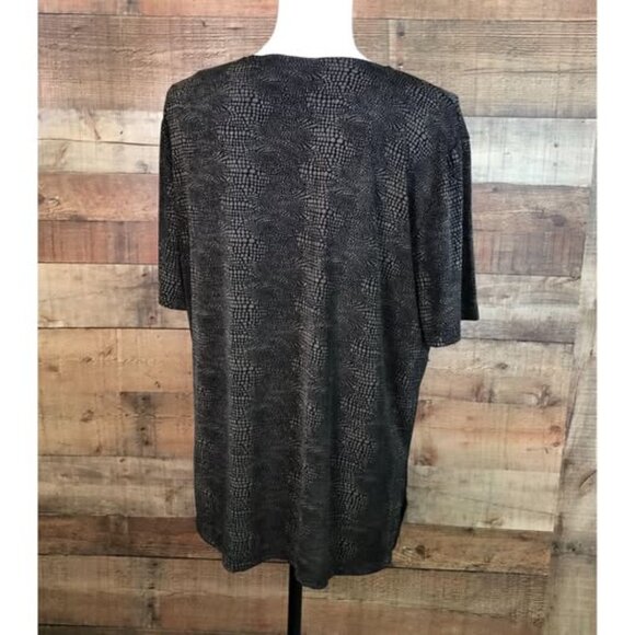 Women's Size Large LIZ BAKER Animal Print Short Sleeve Blouse - Picture 2 of 9